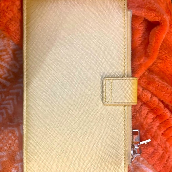 SUPER CUTE PASTEL YELLOW WALLET - Picture 4 of 9